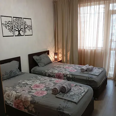 Flora Apartment *