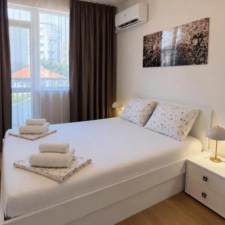 Flora Apartment