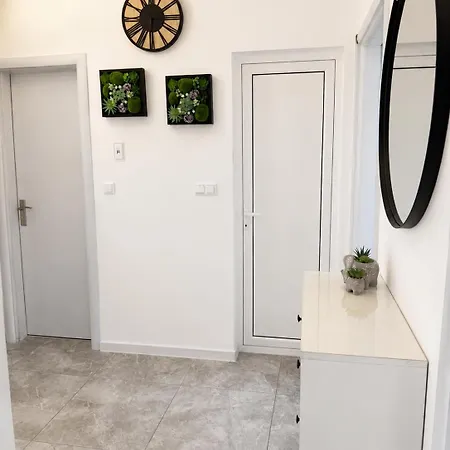 Apartment Flora *